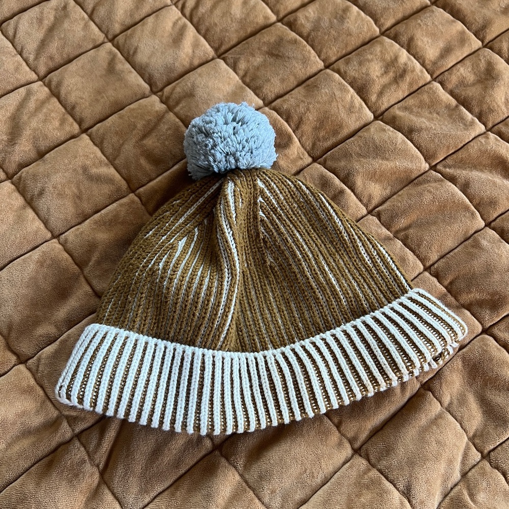 FIN AND VINCE BROWN BEANIE 4-6 YEARS